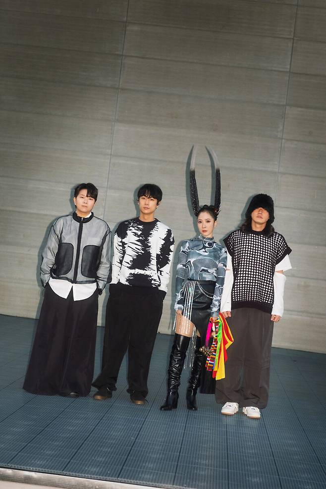 추다혜차지스. 시문(기타∙왼쪽부터), 김다빈(드럼), 추다혜(보컬), 김재호(베이스). 소수민족 컴퍼니 제공