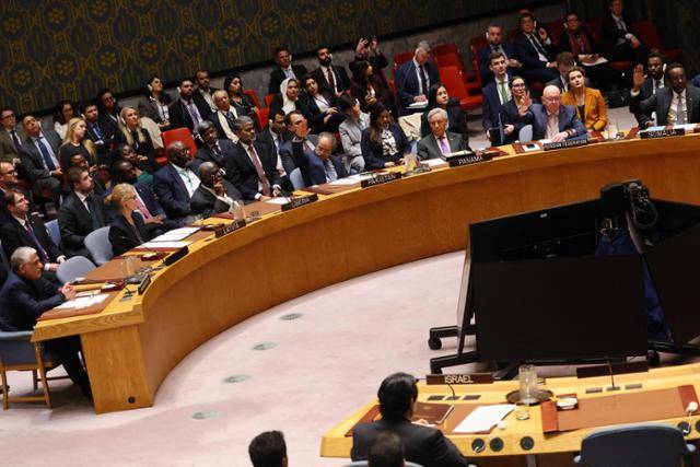 미국 뉴욕 유엔본부에서 11일 중동 상황에 대한 유엔 안전보장이사회(안보리) 회의가 열리고 있다. 뉴욕=AFP 연합뉴스