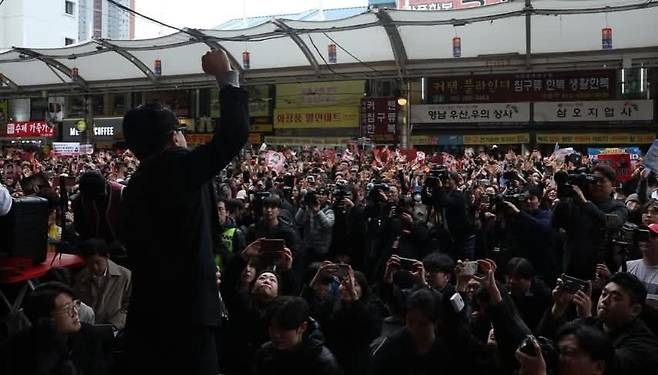지난달 27알 대구 서문시장을 방문한 한동훈 前 국민의힘 대표 (사진, 한 前 대표 SNS)