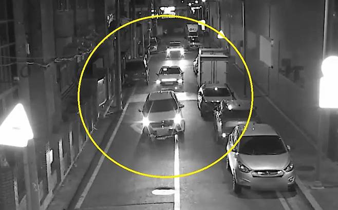 지난 1월 29일 새벽 만취상태로 차를 몰던 30대 여성이 경찰이 추격을 피해 대전시 중구 주택가 골목을 과속으로 질주하고 있다. [사진 대전경찰청]