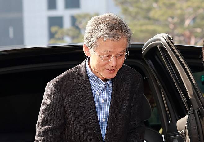 법왜곡죄가 시행된 첫날인 12일 조희대 대법원장이 서울 서초구 대법원으로 출근하고 있다. 뉴스1