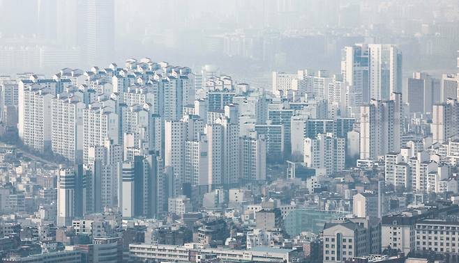서울 남산에서 바라본 서울 시내 아파트 단지의 모습. /사진=뉴스1
