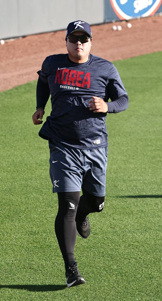 러닝으로 몸 푸는 류현진. 연합뉴스