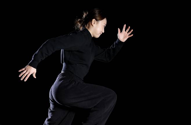 Track and field sprinter Lee Eun-bin poses for a photo at the JoongAng Ilbo's office in Mapo District, western Seoul, on March 5. [KIM SEONG-RYONG]