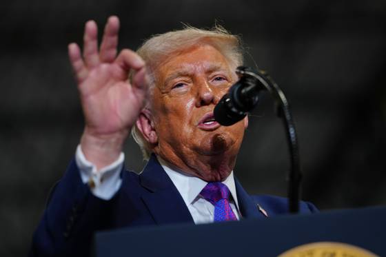 U.S. President Donald Trump speaks at Verst Logistics in Hebron, Kentucky on March 11. [AP/YONHAP]
