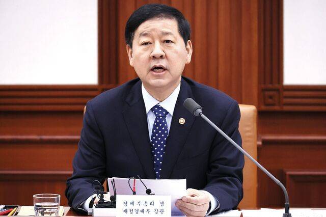 구윤철 부총리 겸 재정경제부 장관이 11일 서울 종로구 정부서울청사에서 열린 비상경제장관회의에 참석해 발언하고 있다. 연합뉴스