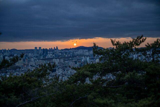 남산 너머 해넘이.