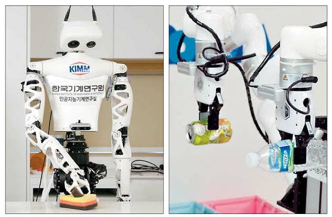 한국기계연구원이 개발한 휴머노이드가 12일 기술 시연회에서 스펀지를 들고 더러워진 식탁을 닦고 있다(왼쪽 사진). 오른쪽은 생수병과 캔을 분리수거하는 로봇 팔. 한국기계연구원