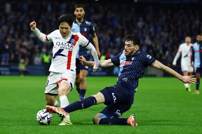 파리 생제르맹(이하 PSG)이 유럽축구연맹(UEFA) 챔피언스리그 16강 1차전에서 첼시를 5-2로 꺾었다. 사진은 지난달 28일 프랑스 르아브르 스타드 오세안에서 열린 PSG와 르아브르AC의 경기에 출전한 이강인(PSG, 왼쪽)의 모습. /로이터=뉴스1