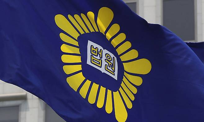 배차 문제로 몸싸움을 벌이다 동료를 둔기로 때린 화물차 기사에게 법원이 “쌍방 싸움은 정당방위가 아니다”라며 벌금형을 선고했다. 연합뉴스