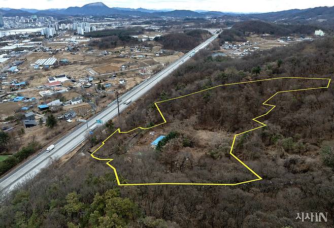 지난해 10월13일 채권최고액 12억8050만원의 근저당권과 지상권이 해제된 김건희 일가 소유의 경기도 양평군 강상면 병산리 토지 15필지(표시 선 안쪽) 일대 모습. ⓒ시사IN 조남진