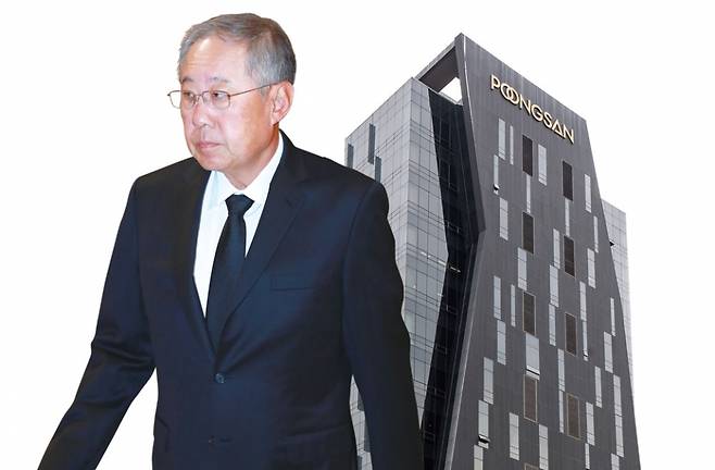 풍산그룹이 최근 투자은행(IB) 업계를 중심으로 확산 중인 방산 부문 매각설과 관련해 "현재까지 구체적으로 확정된 사항은 없다"고 선을 그었다. 사진은 류진 풍산그룹 회장과 서울 서대문구 풍산빌딩 ⓒ시사저널 최준필·연합뉴스