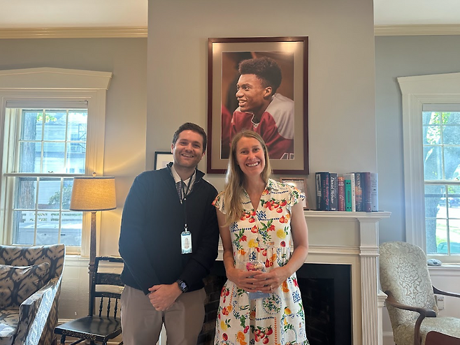 필립스 아카데미 엑서터 입학처 Eleanor J. Down과 윌리엄 미한 팀장