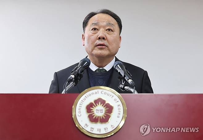 재판소원 관련해 발언하는 손인혁 헌법재판소 사무처장 (서울=연합뉴스) 김주형 기자 = 손인혁 헌법재판소 사무처장이 10일 서울 종로구 헌법재판소 별관에서 열린 기자간담회에서 재판소원과 관련해 발언하고 있다. 2026.3.10 kjhpress@yna.co.kr