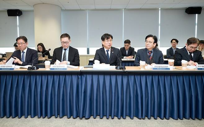 기자간담회하는 과학기술혁신본부장 및 간부들 [과기정통부 제공. 재판매 및 DB 금지]