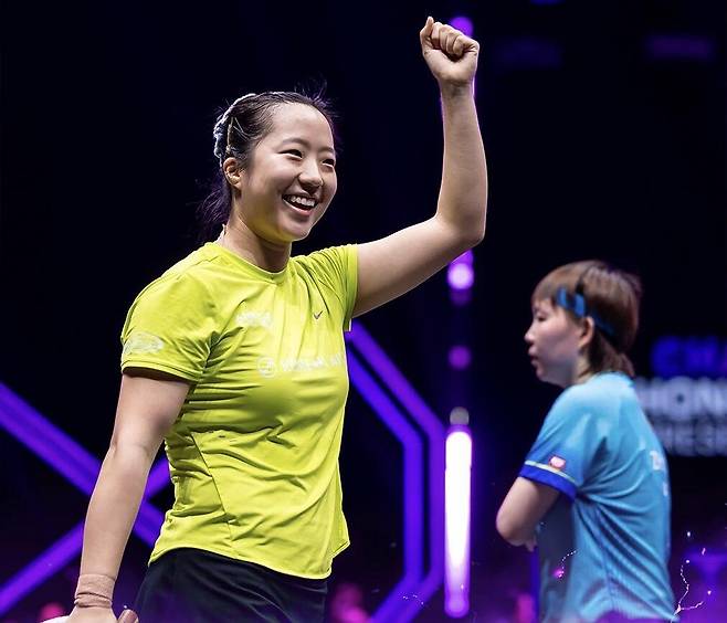 WTT 챔피언스 충칭 여자단식 16강서 주위링 꺾고 기뻐하는 신유빈 [WTT 페이스북 캡처. 재판매 및 DB 금지]