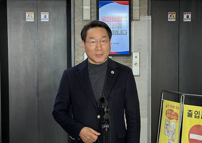 ▲ 13일 오후 서울 여의도 국민의힘 중앙당사에서 유정복 인천시장이 긴급 기자회견을 열고 이정현 공천관리위원장 사퇴와 오세훈 서울시장 공천 미신청 등 당내 혼란 상황에 대한 자신의 입장을 설명하고 있다. /사진제공=국민의힘 인천시당