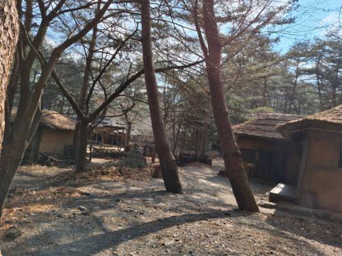 평창 미탄면 율치리에 위치한 테마공원 ‘웰컴투 동막골 세트장’