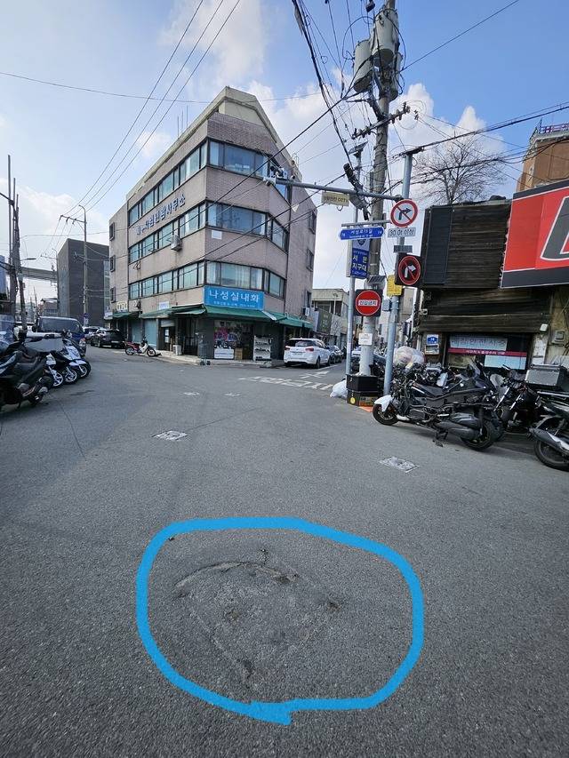 북후정 옛 터를 알리는 동판이 떨어져 나간채 방치되고 있다. 최미화 기자