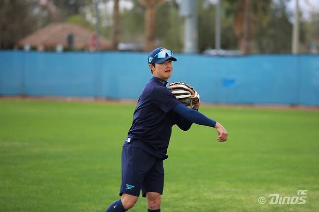NC 최정원이 미국 애리조나 투손 스프링캠프서 훈련하고 있다. 사진 | NC 다이노스