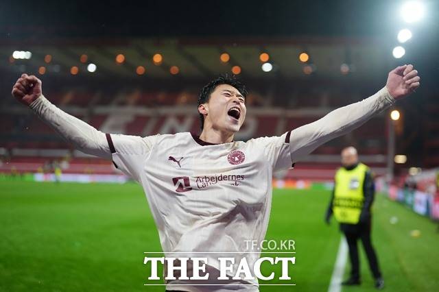 1-0 승리를 결정짓는 선제 결승골을 넣고 기뻐하는 조규성./노팅엄=AP.뉴시스