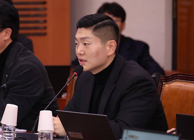 김재섭 국민의힘 의원이 지난해 12월 서울 여의도 국회에서 열린 전체회의에서 인사말을 하고 있다. 뉴시스