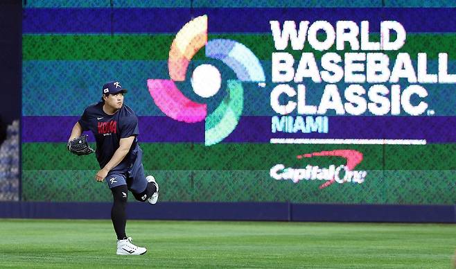 류현진이 12일 오후(현지시간) 미국 플로리다주 마이애미 론디포파크에서 2026 월드베이스볼클래식(WBC) 도미니카공화국과의 8강전을 하루 앞두고 공식훈련을 하고 있다. 2026.3.13 ⓒ 뉴스1