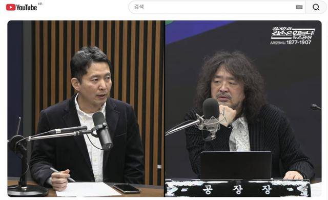 10일 유튜브 채널 '김어준의 겸손은 힘들다 뉴스공장'에서 장인수(왼쪽) 젅 기자가 '이재명 대통령의 공소 취소 거래설' 의혹을 제기하고 있다. 오른쪽은 방송인 김어준씨. 유튜브 영상 캡처