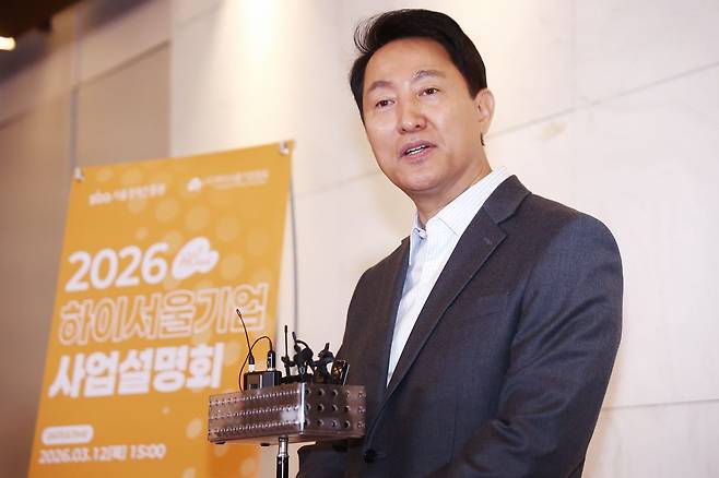 오세훈 서울시장이 12일 서울 중구 한 호텔에서 국민의힘 지도부에 혁신선대위 출범을 요구하며 공천 추가접수에 응하지 않겠다고 밝히고 있다. [뉴스1]