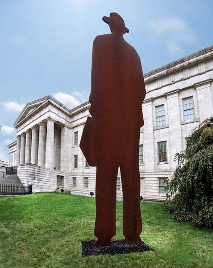 미국 워싱턴에 있는 ‘서류가방을 든 남자’, 1987~88. ‘망치질하는 사람’의 사무직 버전이다. [사진 미국 스미소니언 박물관 홈페이지]