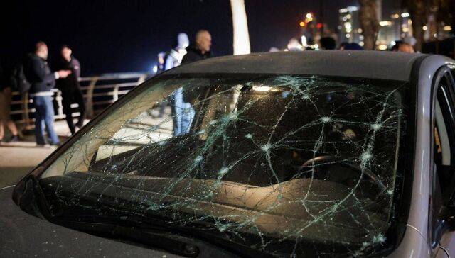 레바논 베이루트에서 드론 공격에 파괴된 차량. 로이터연합뉴스