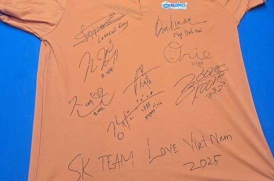 SK렌터카 선수단은 D.응우옌 클럽서 팬들을 위한 사인회도 진행했다. (사진= SK렌터카 제공)