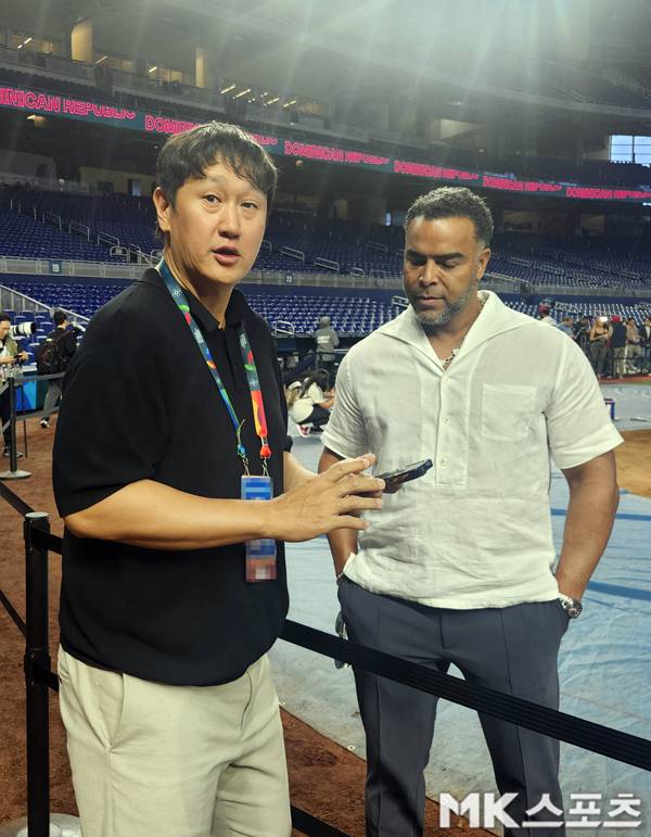 이대호 해설위원은 2016년 시애틀에서 팀 동료였던 크루즈를 만났다. 사진(美 마이애미)= 김재호 특파원