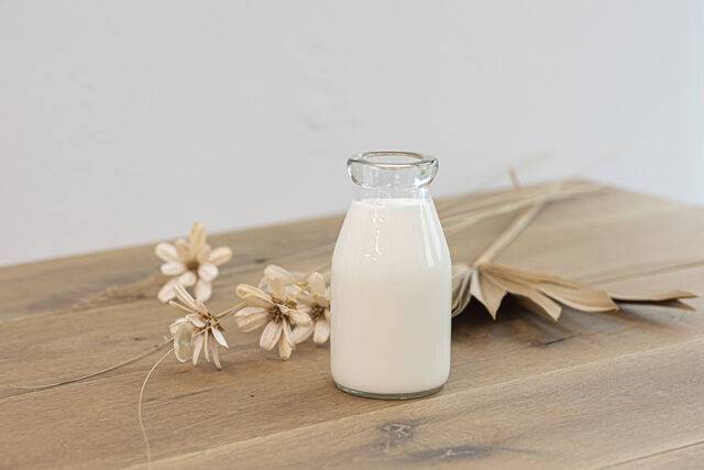 따뜻한 우유 등의 음식은 수면에 도움이 될 수 있다. 클립아트코리아