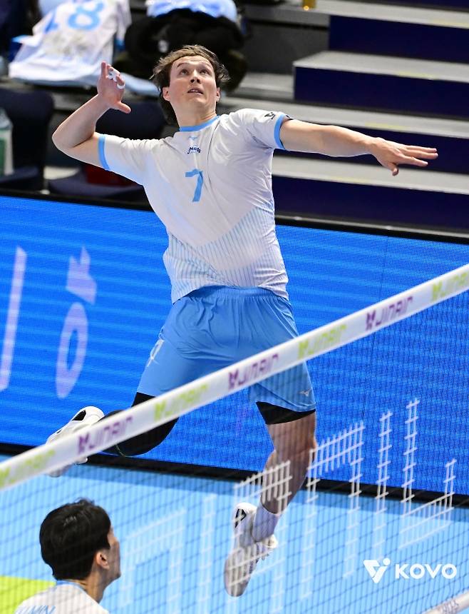 이든 개럿이 12일 인천 계양체육관에서 열린 2025~26 진에어 V리그 남자부 6라운드 KB손해보험과의 맞대결에서 강력한 스파이크를 시도하고 있다. 2026.3.12 한국배구연맹 제공