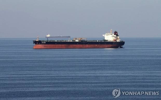 호르무즈 해협을 지나는 유조선. 로이터 연합뉴스