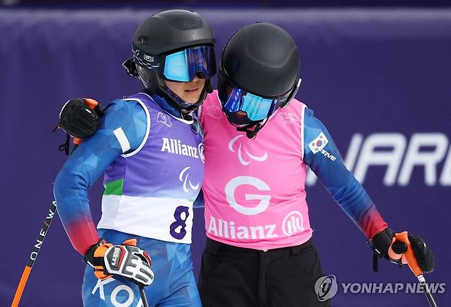 알파인스키 최사라 선수와 어은미 가이드 [로이터=연합뉴스. 재판매 및 DB 금지]