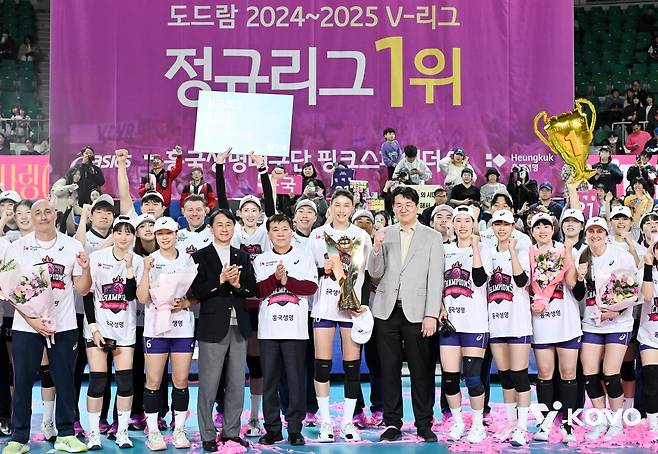 2024-2025시즌 흥국생명의 여자부 정규리그 1위 시상식  [한국배구연맹 제공. 재판매 및 DB 금지]