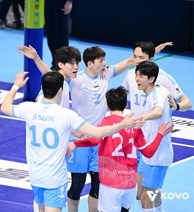 득점 후 기뻐하는 대한항공 선수들 [한국배구연맹 제공. 재판매 및 DB 금지]