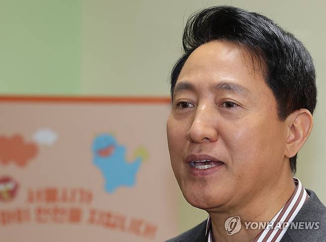 발언하는 오세훈 서울시장 (서울=연합뉴스) 서명곤 기자 = 오세훈 서울시장이 13일 서울의 한 초등학교를 방문해 초등안심벨 안전교육 모습을 지켜본 뒤 발언을 하고 있다. 2026.3.13 seephoto@yna.co.kr