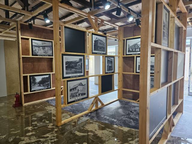 통영근대사진전시관 내부 모습. 김효정 기자