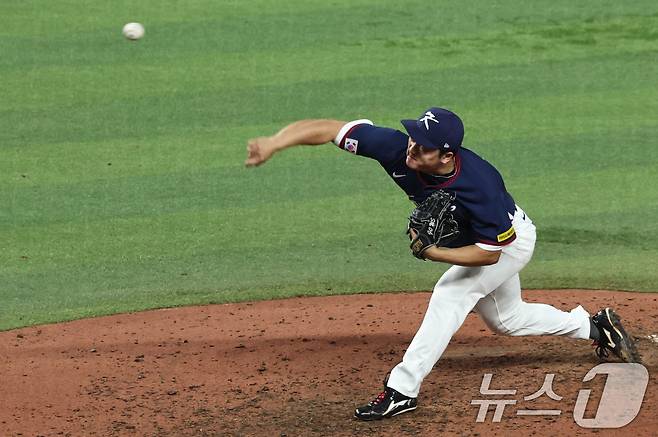 13일 오후(현지시간) 미국 플로리다주 마이애미 론디포파크에서 열린 2026 월드베이스볼클래식(WBC) 8강전 대한민국과 도미니카공화국의 경기 6회말 마운드에 오른 고우석이 역투하고 있다. ⓒ 뉴스1 구윤성 기자