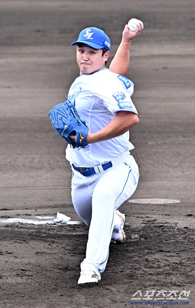 20일 일본 오키나와 온나손 아카마 구장에서 열린 대한민국 야구 대표팀과 삼성 라이온즈의 평가전, 최원태가 역투하고 있다. 오키나와(일본)=박재만 기자 pjm@sportschosun.com./2026.02.20/