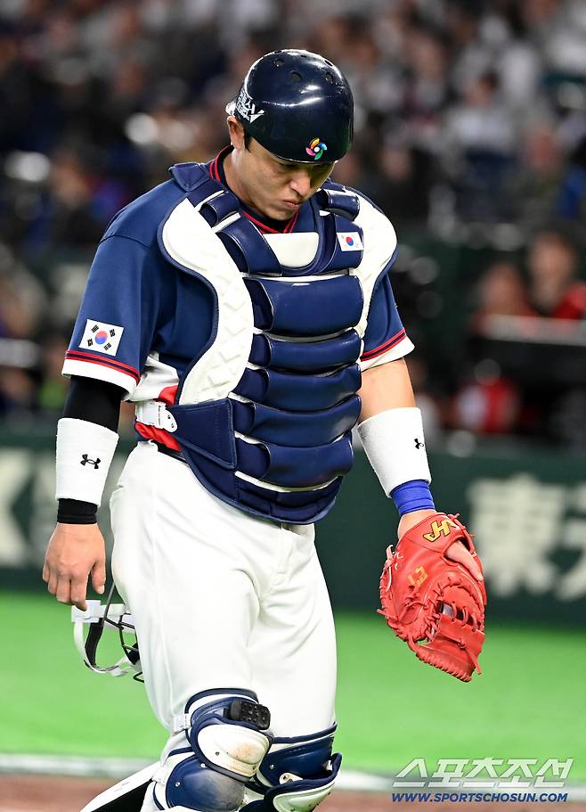 7일 일본 도쿄돔에서 열린 WBC(월드베이스볼클래식) 한국과 일본의 경기. 4회말 2사 1루 겐다의 2루 도루를 잡아낸 박동원이 챌린지 후 더그아웃으로 향하고 있다. 도쿄(일본)=허상욱 기자wook@sportschosun.com/2026.03.07/