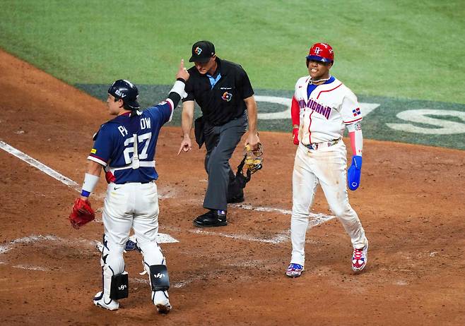 MIAMI, FLORIDA - MARCH 13: Juan Soto #22 of Team Dominican Republic celebrates after sliding home to score against Dong Won Park #27 of Team Korea in the third inning of the quarterfinal game of the 2026 World Baseball Classic at loanDepot park on March 13, 2026 in Miami, Florida.  AFP연합뉴스