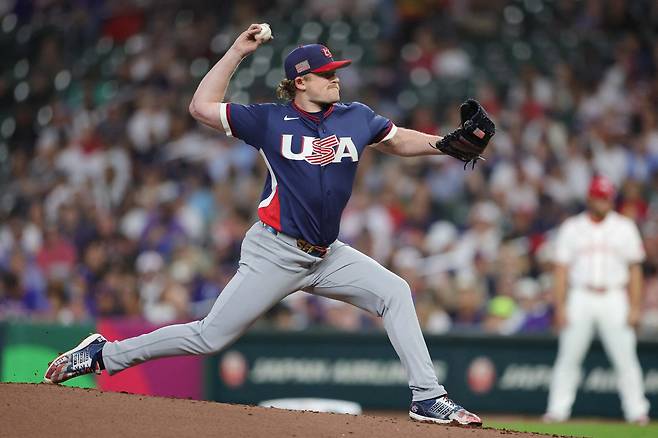 HOUSTON, TEXAS - MARCH 13: Logan Webb #62 of Team United States pitches against Team Canada during the first inning at Daikin Park on March 13, 2026 in Houston, Texas. AFP연합뉴스