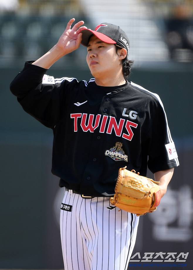 14일 부산 사직야구장에서 열린 KBO리그 롯데 자이언츠와 LG 트윈스의 시범경기. LG 임찬규가 숨을 고르고 있다. 부산=박재만 기자 pjm@sportschosun.com/2026.03.14/