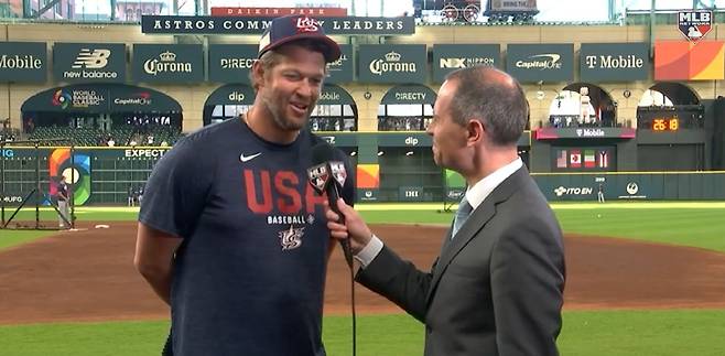 클레이튼 커쇼가 14일(한국시각) 캐나다와의 WBC 8강전을 마치고 현지 방송과 인터뷰를 하고 있다. 사진=MLB.com 캡처