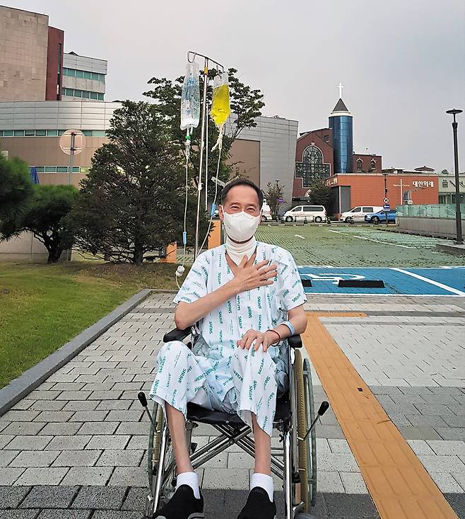 2024년 8월 폐 이식을 받고 4주쯤 지나 첫 외출했을 때의 모습. /유열 제공