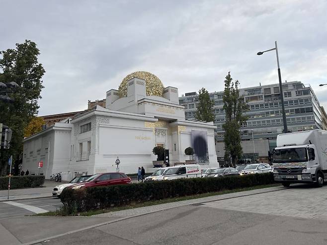 카페 뮤지엄이 있는 프리드리히슈트라세 도로 끝자락에 있는 제체시온 미술관. /사진=서윤경 기자